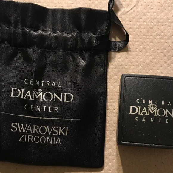 NWT Swarovski Zirconia Martini Style Stud Earrings - Picture 3 of 4